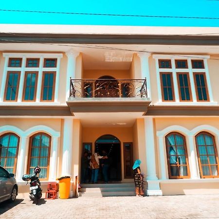 Bluefire Homestay Syariah Banyuwangi  Luaran gambar